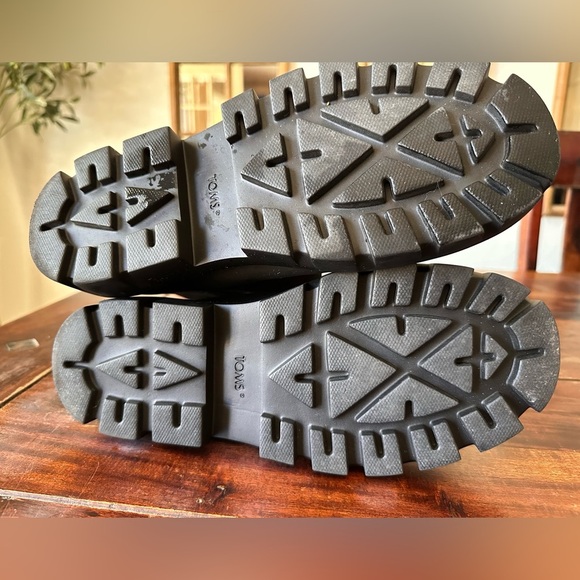 TOMS Rowan Black Pull On Leather Chelsea Boots Women’s 9.5 (EU 41) - Picture 3 of 7